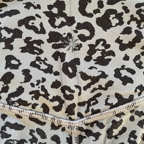 Athleta Elation Ultra High Rise Tight Black Animal Print Leggings buttery soft - Picture 9 of 9